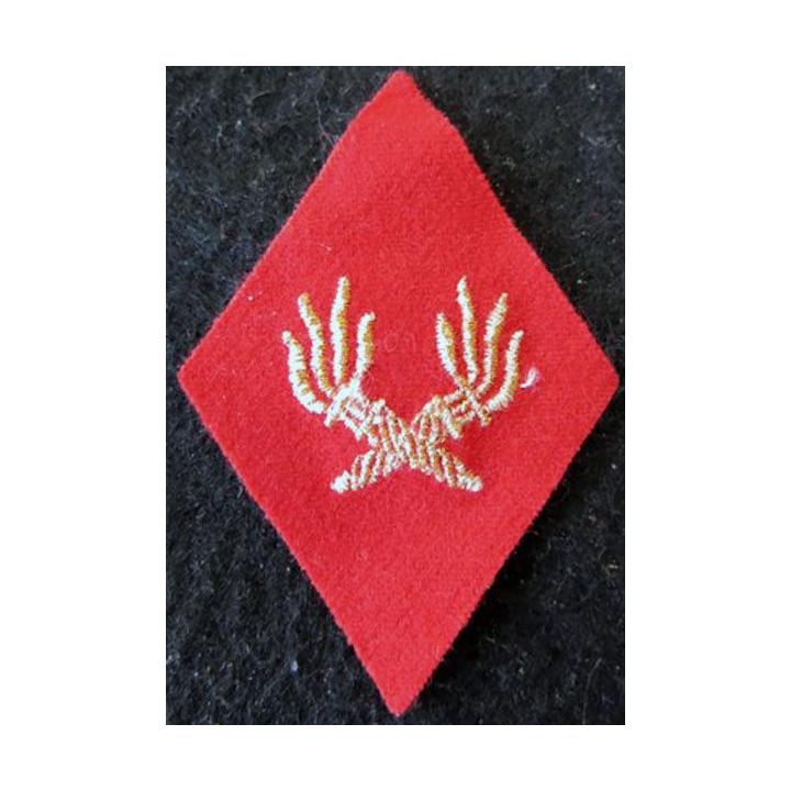 LOSANGE DE BRAS MODÈLE 45 :  modèle sous-officiers du Service des essences des armées SEA fil doré