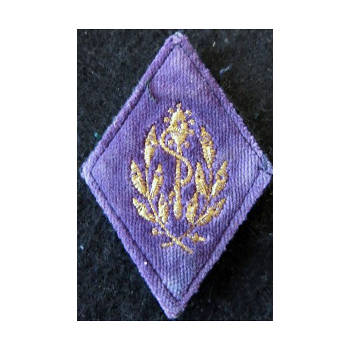 LOSANGE DE BRAS MODÈLE 45 :  sous-officier dentiste du Service de santé des armées sur velours prune dos feutre noir
