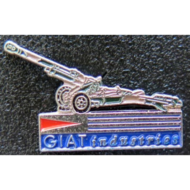 Pin's de GIAT industries canon tracté
