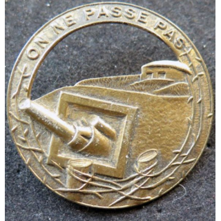  insigne de béret MAGINOT "on ne passe pas" doré 35 mm