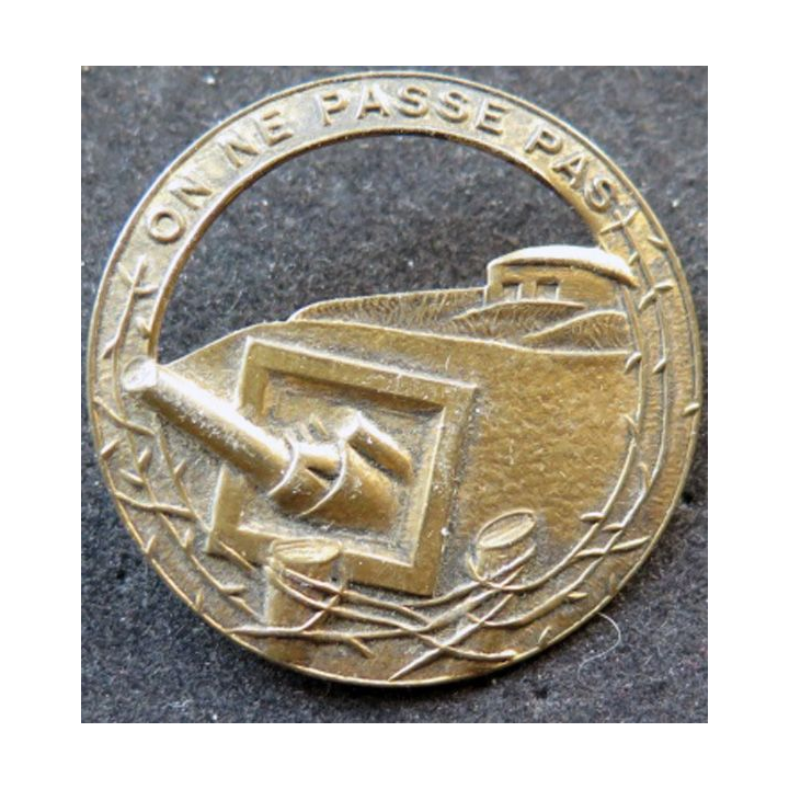  insigne de béret MAGINOT "on ne passe pas" doré 35 mm