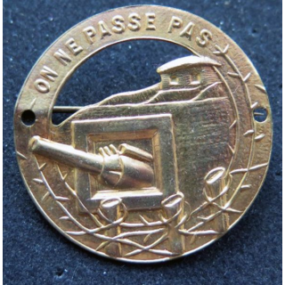 MAGINOT : insigne béret MAGINOT "on ne passe pas" doré plat 35,5 mm