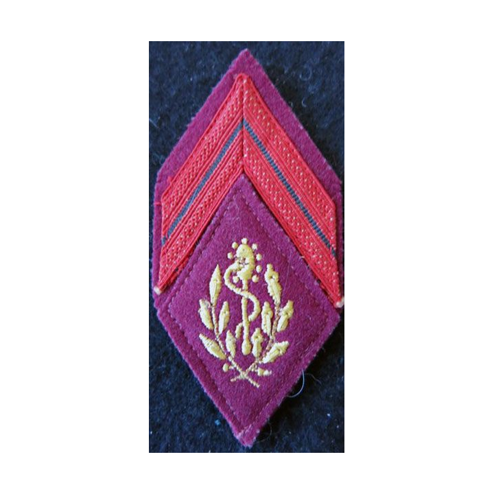 LOSANGE DE BRAS MODÈLE 45 :  Caporal auxiliaire sanitaire troupe du Service de santé des armées