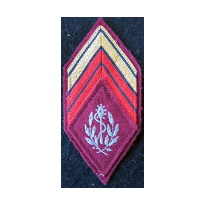 LOSANGE DE BRAS MODÈLE 45 :  Caporal chef ADL auxiliaire sanitaire du Service de santé des armées