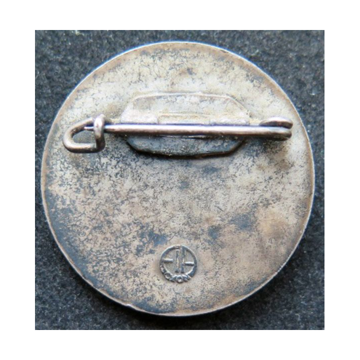 insigne métallique du porte avions Clémenceau de fabrication FIA