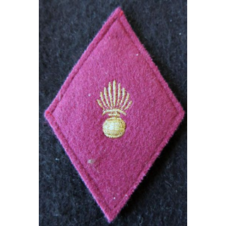 LOSANGE DE BRAS MODÈLE 45 : sous officier administration du Service de santé des armées fond feutre fil doré (laminette)