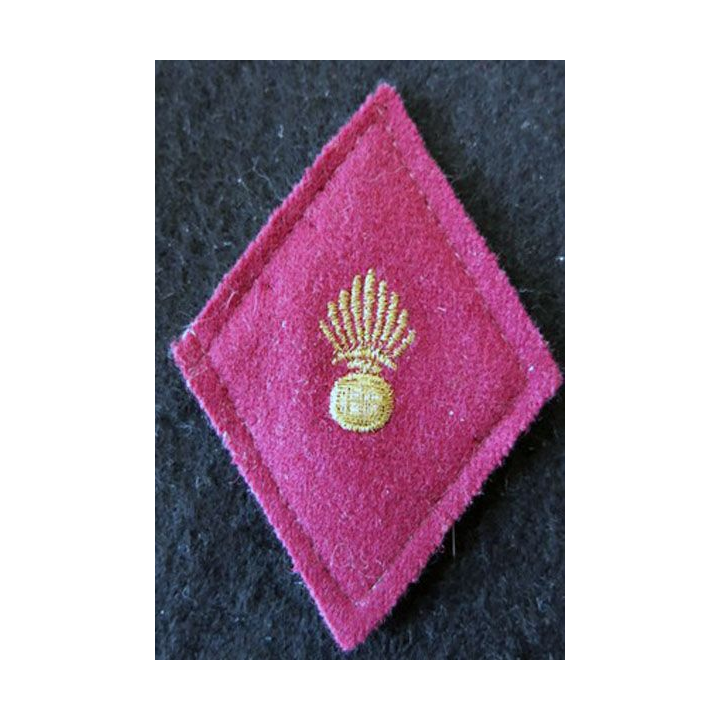 LOSANGE DE BRAS MODÈLE 45 : modèle sous officier du Service de santé des armées fil doré (laminette)