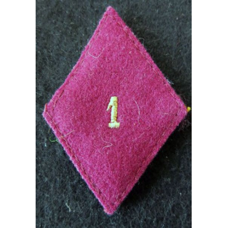 LOSANGE DE BRAS MODÈLE 45 : sous officier 1° section d'infirmiers militaires du service santé militaire Paris
