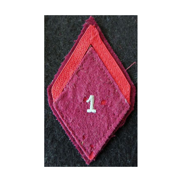 LOSANGE DE BRAS MODÈLE 45 : 1° SIM 1° classe de la 1° section d'infirmiers militaires du service santé militaire