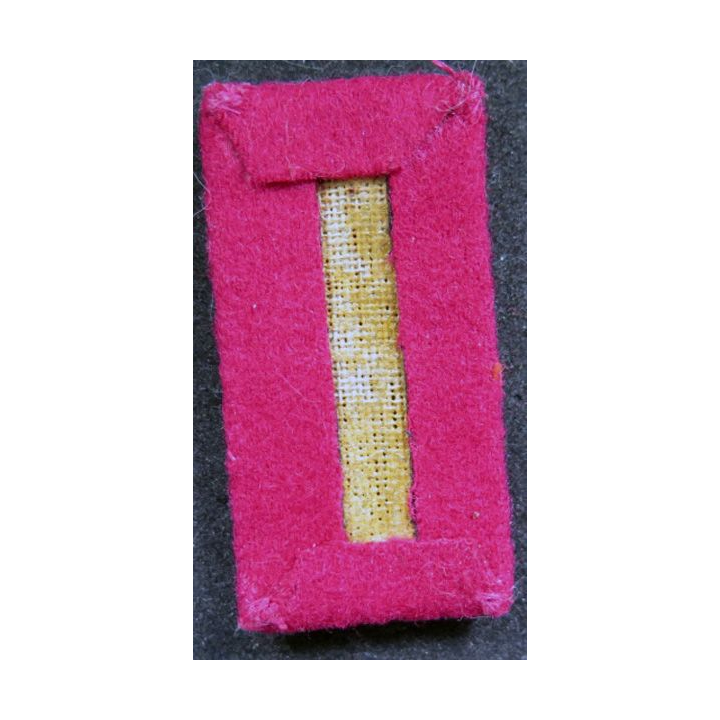 Patte de col d'officier allemand sur fond rouge en cannetille argent (Repro ?)