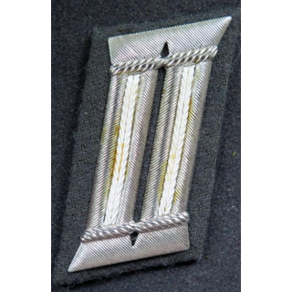 Patte de col d'officier de police allemand sur fond noir en cannetille argent n° 339