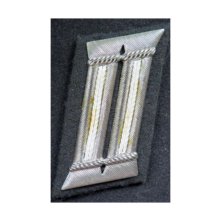 Patte de col d'officier de police allemand sur fond noir en cannetille argent n° 339