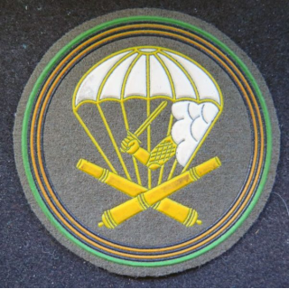 RUSSIE : insigne tissu et caoutchouc du 1065° régiment d'artillerie aéroportée russe 8,5 cm