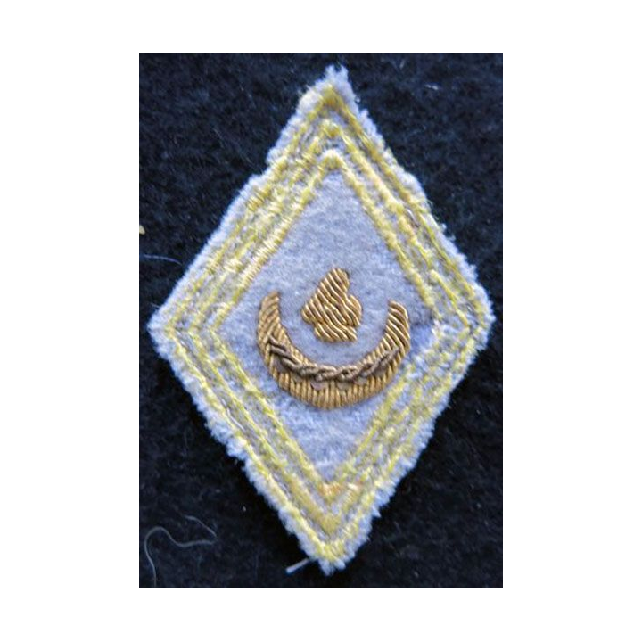 LOSANGE DE BRAS MODÈLE 45 : officiers du 4° régiment de  tirailleurs tunisiens en cannetille 1950