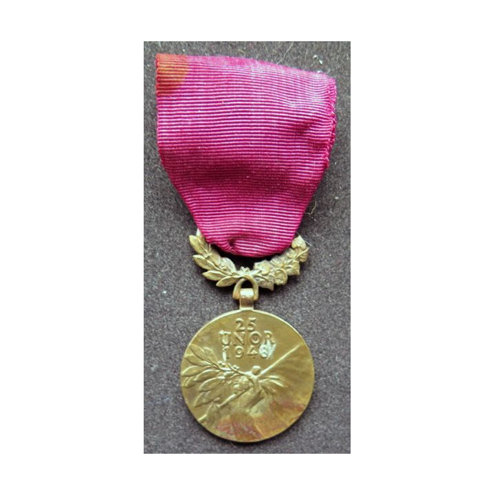 médaille tchèque 25 UNOR 1948 Vule Lidu Zakonem coup de Prague