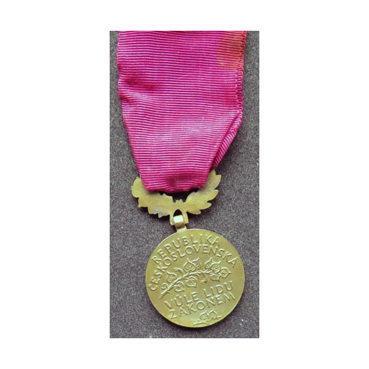 médaille tchèque 25 UNOR 1948 Vule Lidu Zakonem coup de Prague