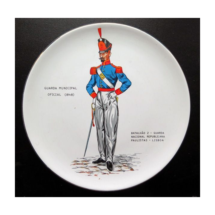 assiette en porcelaine d'officier de la garde municipale de Lisbonne