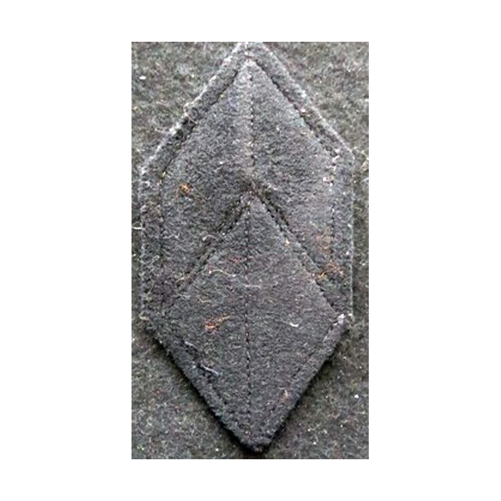 LOSANGE DE BRAS MODÈLE 45 : Ecusson de caporal chef du 4° régiment de Génie 27° DA