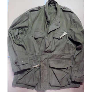 Vieille Veste de treillis vert armée coutures apparentes
