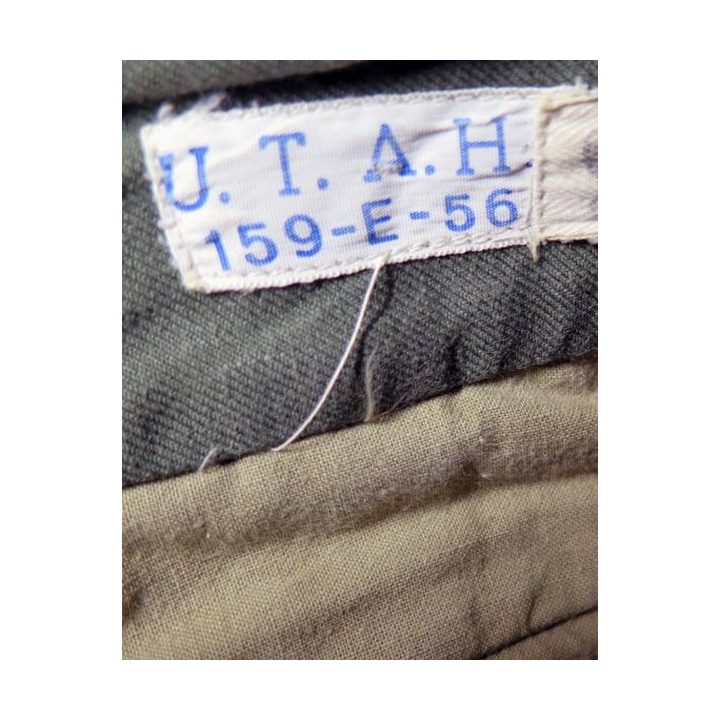 Vieux pantalon de treillis U.T.A.H 159-E-56 taille 92 avec tâche de peinture blanche