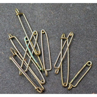 MILITARIA : lot de 10 épingles en laiton de dimensions variées
