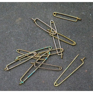 MILITARIA : lot de 10 épingles en laiton de dimensions variées