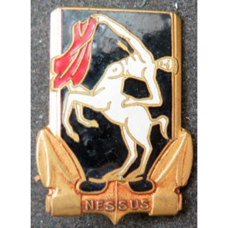 insigne du remorqueur NESSUS de fabrication Courtois en émail