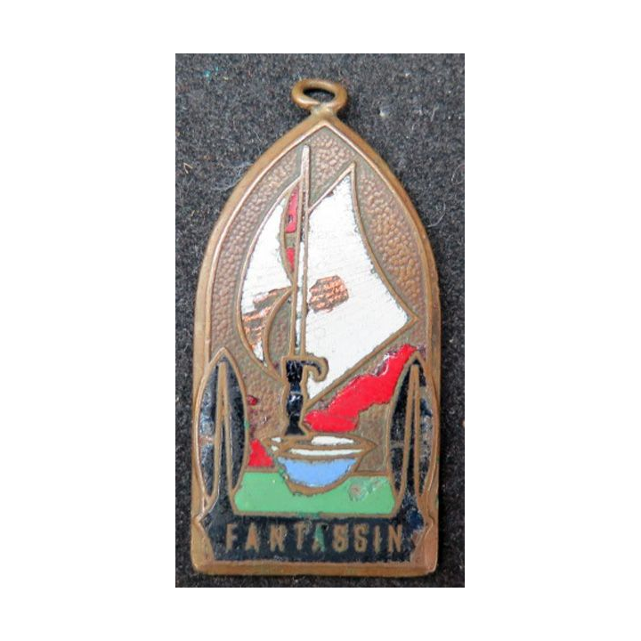 FANTASSIN : insigne du remorqueur Fantassin de fabrication Arthus Bertrand