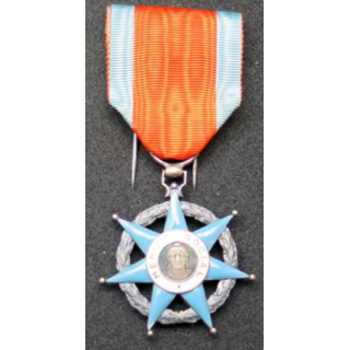 Médaille de chevalier de l'Ordre du Mérite Social en émail superbe