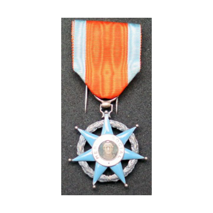 Médaille de chevalier de l'Ordre du Mérite Social en émail superbe