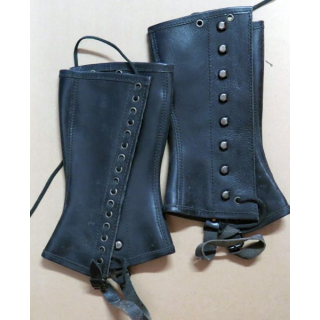 MILITARIA : paire de guêtres en cuir noir  gendarmerie modèle 1959