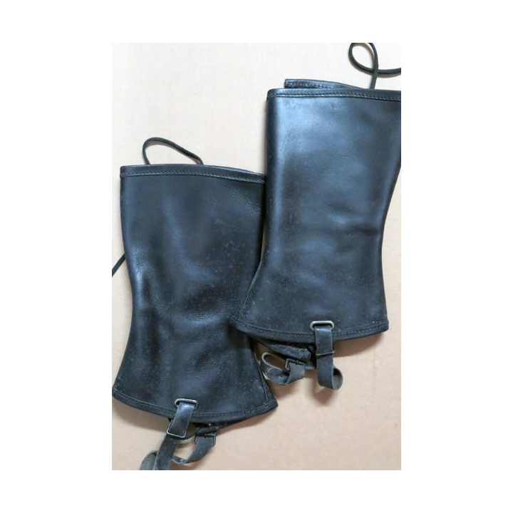 MILITARIA : paire de guêtres en cuir noir  gendarmerie modèle 1959