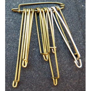 MILITARIA : lot de 10 épingles en laiton de dimensions variées