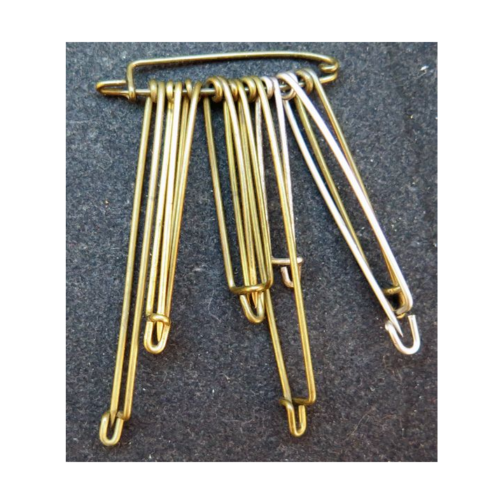 MILITARIA : lot de 10 épingles en laiton de dimensions variées