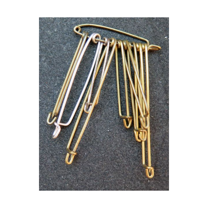 MILITARIA : lot de 10 épingles en laiton de dimensions variées