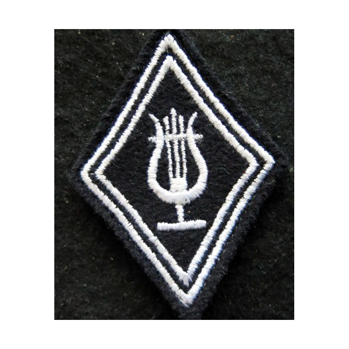 LOSANGE DE BRAS MODÈLE 45 : Ecusson modèle pour musicien d'un régiment de dragons fil de laine blanc