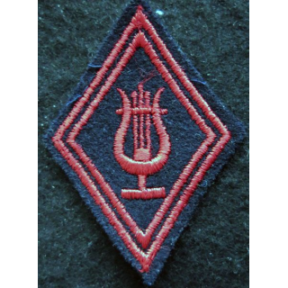 LOSANGE DE BRAS MODÈLE 45 : Ecusson modèle pour musicien de l'Infanterie fil de laine garance
