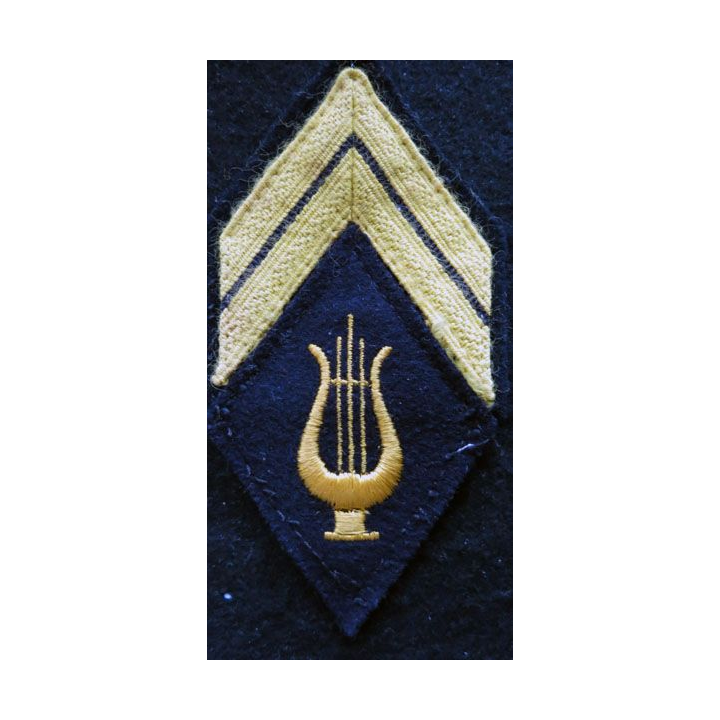 LOSANGE DE BRAS MODÈLE 45 : Ecusson modèle caporal musique d'arme tenue défilé