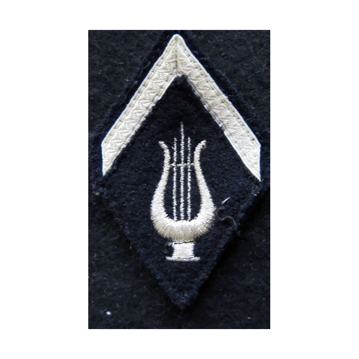 LOSANGE DE BRAS MODÈLE 45 : Ecusson modèle sergent appelé musique d'arme (chasseurs) tenue défilé