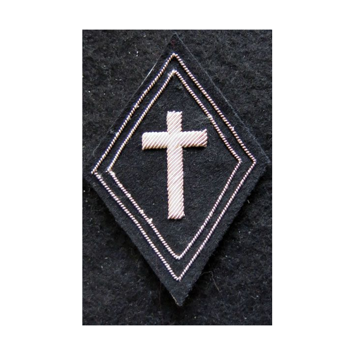 LOSANGE DE BRAS MODÈLE 45 : Ecusson d'aumônier catholique adjoint en cannetille argent période AFN