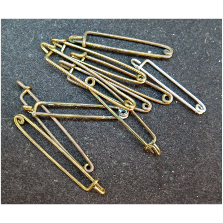 MILITARIA : lot de 10 épingles en laiton de dimensions variées