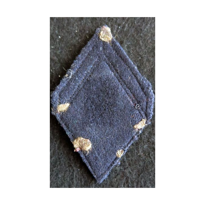 LOSANGE DE BRAS MODÈLE 45 : Ecusson de maréchal des logis du 8° régiment de dragons1970