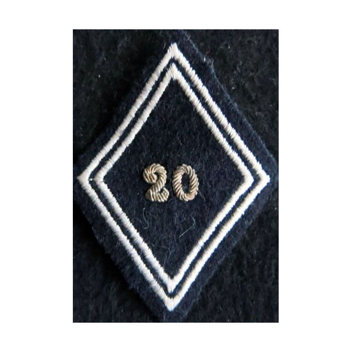LOSANGE DE BRAS MODÈLE 45 : Ecusson d'officier du 20° régiment de dragons en cannetille argent AFN