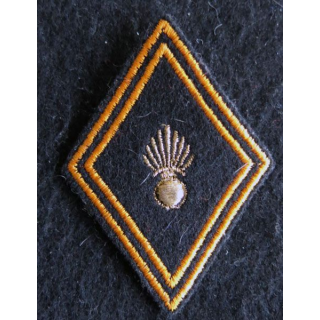 LOSANGE DE BRAS MODÈLE 45 : Ecusson modèle sous officiers centre d'Instruction des troupes aéroportées ou ETAP, BETAP 1957