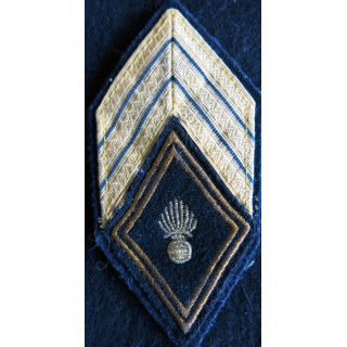 LOSANGE DE BRAS MODÈLE 45 : Ecusson de sergent chef du centre d'Instruction des troupes aéroportées 1957