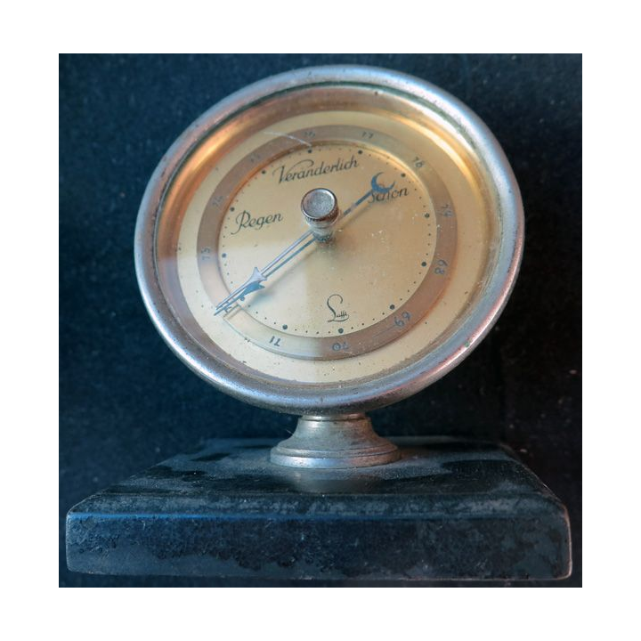 vieux baromètre allemand 7,5 cm de diamètre sur socle en bois