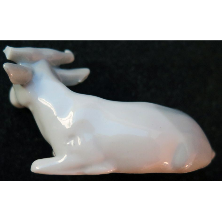 vache en céramique (1 corne cassée) (3 x 5,5 cm)