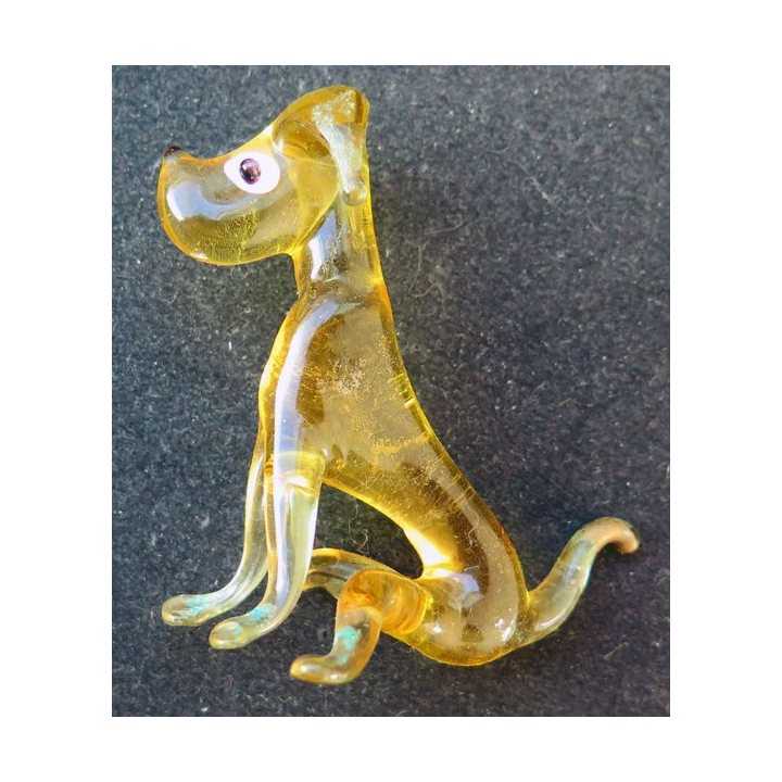 chien en verre (1 patte cassée) (6,5 x 6,2 cm)