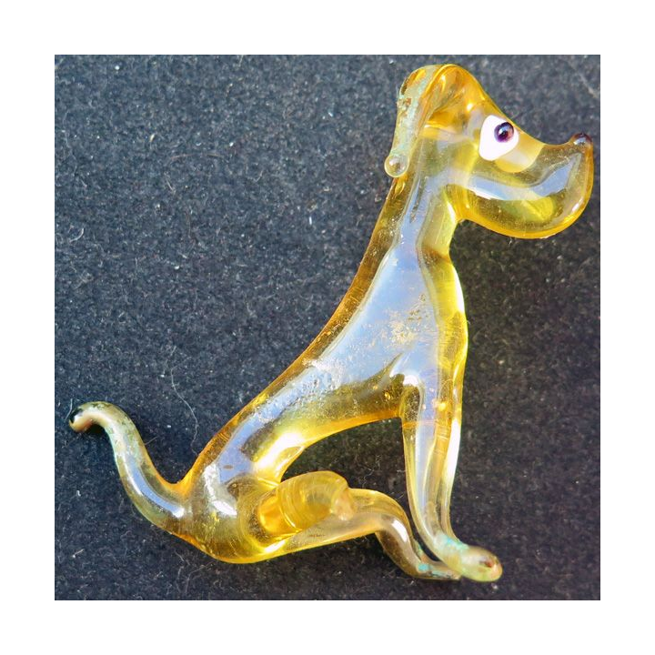 chien en verre (1 patte cassée) (6,5 x 6,2 cm)