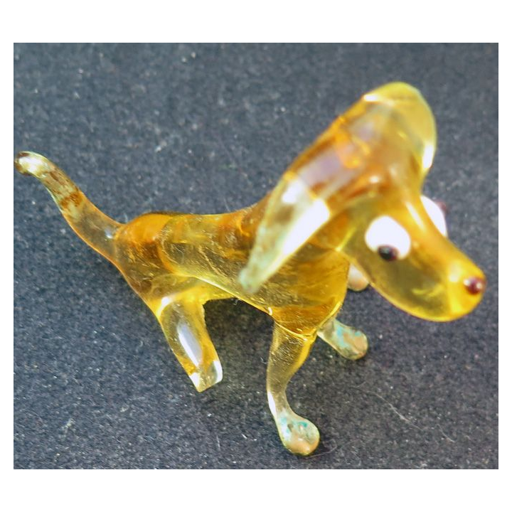 chien en verre (1 patte cassée) (6,5 x 6,2 cm)